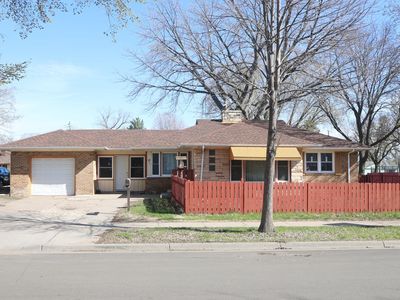 95 Rose Ave W