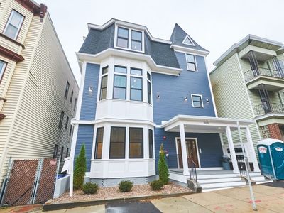 360 Meridian St APT 5