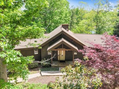 1042 Runaway Bay Rd