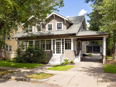 861 Commonwealth Ave