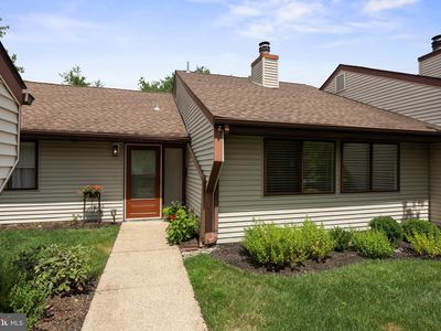 25 E Bluebell Ln