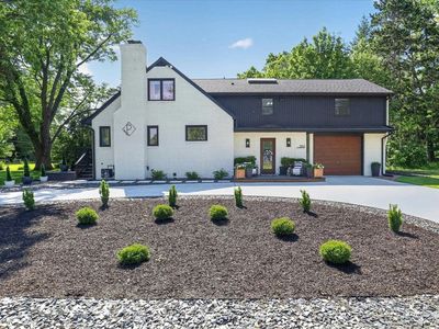 2162 E Jefferson Blvd