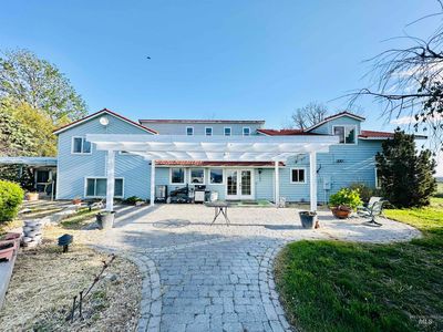 1049 Grand Ave