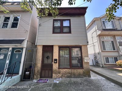 228 Sand Ln