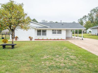 858 E Jordan Avenue Ext