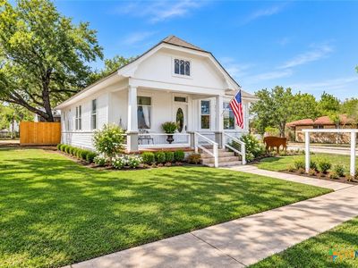 612 W Grand Ave