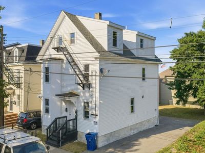 1272 Pleasant St