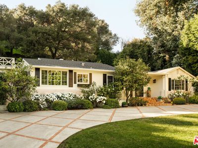 2533 Benedict Canyon Dr