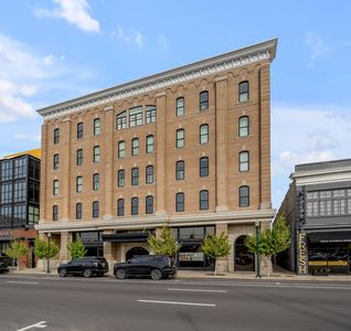 369 E Main St APT 402