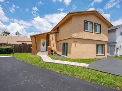 1007 NW 106th Avenue Cir