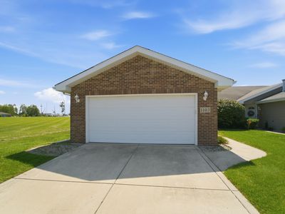 1103 W 84th Dr