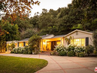 2533 Benedict Canyon Dr