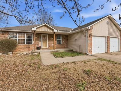305 S Truman Rd