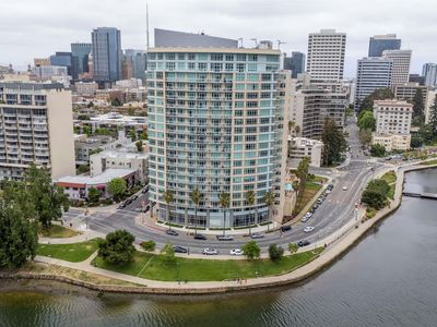 1 Lakeside Dr APT 1808