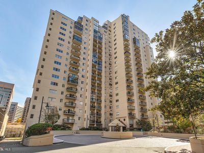 1211 S Eads St APT 604