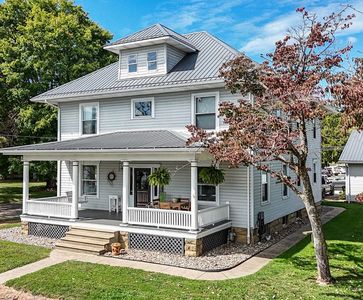 716 Front St