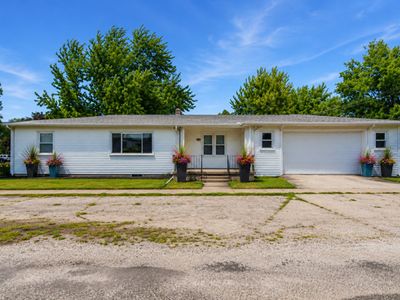 100 E Lincoln Dr