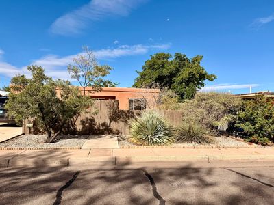 2433 Valencia Dr NE