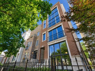 853 N Wood St #1
