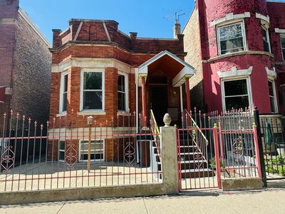 2438 S Drake Ave