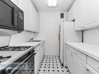 400 E 56th St APT 35M