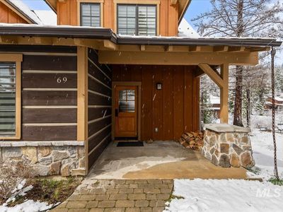 69 Golden Bar Ct