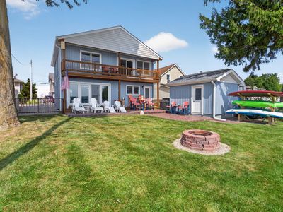 2733 Round Lake Hwy