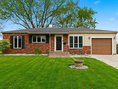 15 Columbian Ave