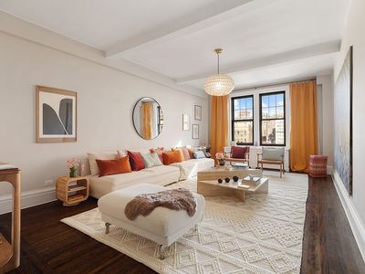 24 W 69th St APT 9A