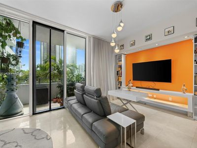 350 NE 24th St APT 703