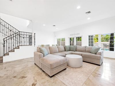 4517 NE 21st Ave APT 5