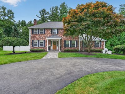 10 Lillian Dr