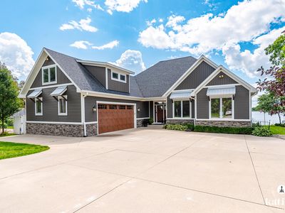 22133 Leota Dr