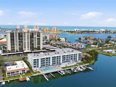 415 ISLAND WAY #204