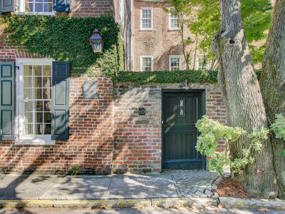 60 Anson St