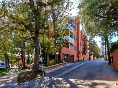 3315 Griffith Park Blvd APT 101