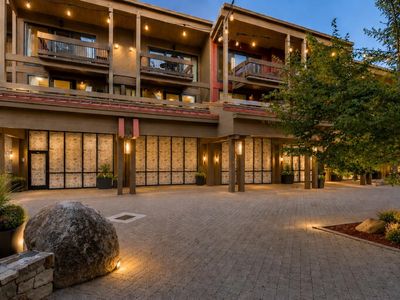2000 N Village Dr APT 228