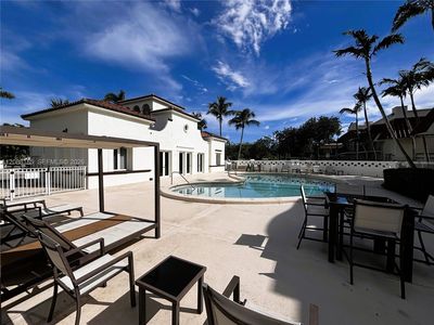 6703 N Kendall Dr APT 405
