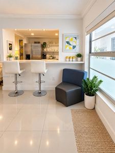 240 Collins Ave APT 2C