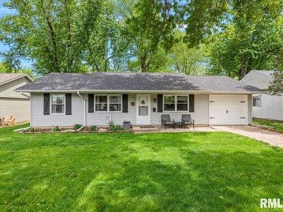 Property at 18 Nottingham Dr, Chatham, IL
