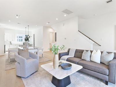 1018 W 15th 1/2 St #B