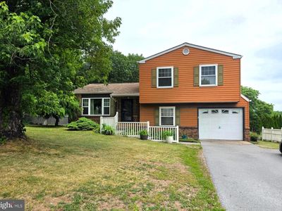 826 Lark Dr