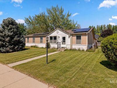 402 Cedar St