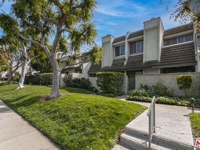 11868 Moorpark St APT D