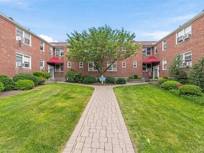 9 Bryant Crescent #1G