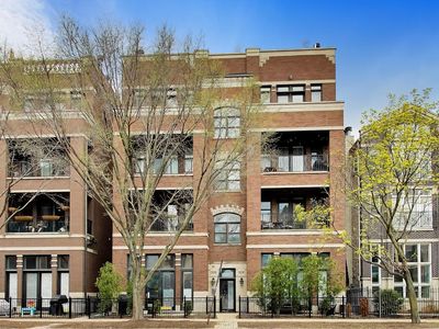3028 N Sheffield Ave APT 4S
