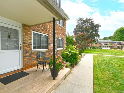 98 Jervis Avenue #98