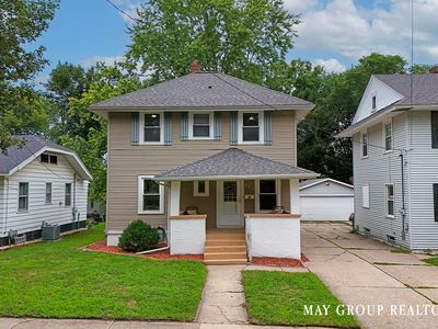 143 Burr Oak St NE