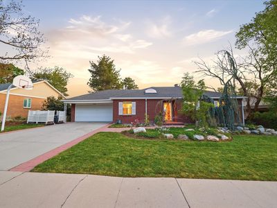 2484 E Skyline Dr