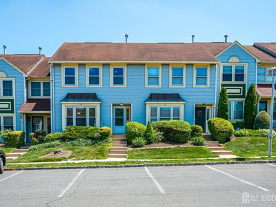 5 Heritage Sq